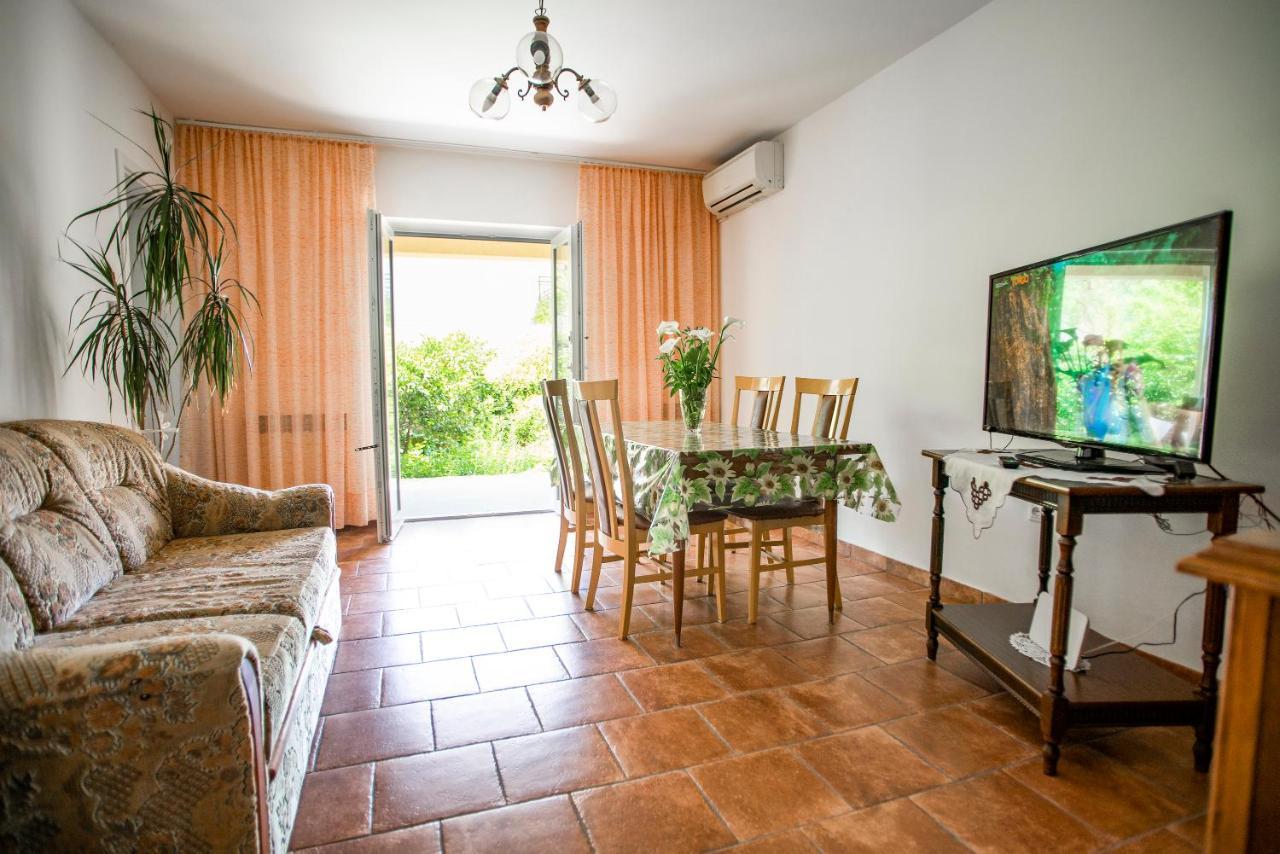 Apartment Nina Rovinj Exterior foto